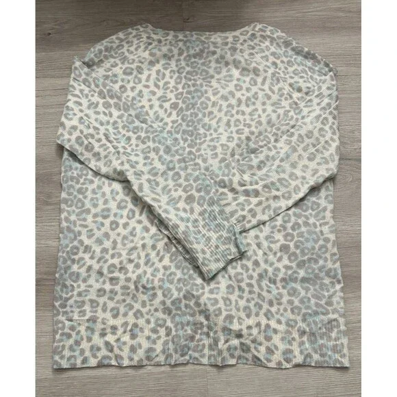 360 Cashmere Animal Leopard Print White Gray blue Cashmere  Sweater large soft - Picture 4 of 7